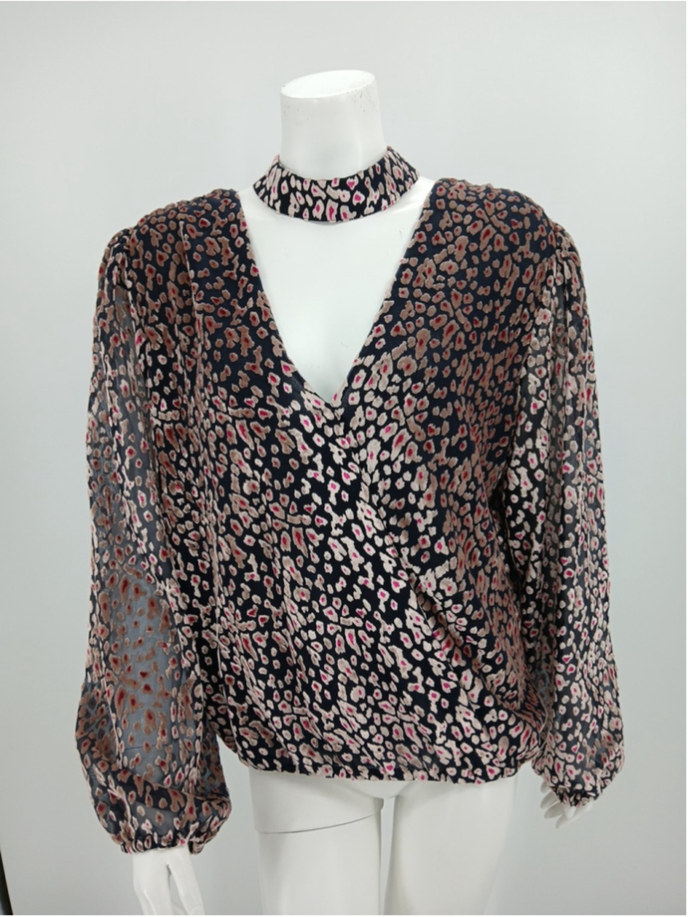 White House Black Market Blouse Shirt Women's Size L Black Pink Leopard Choker
